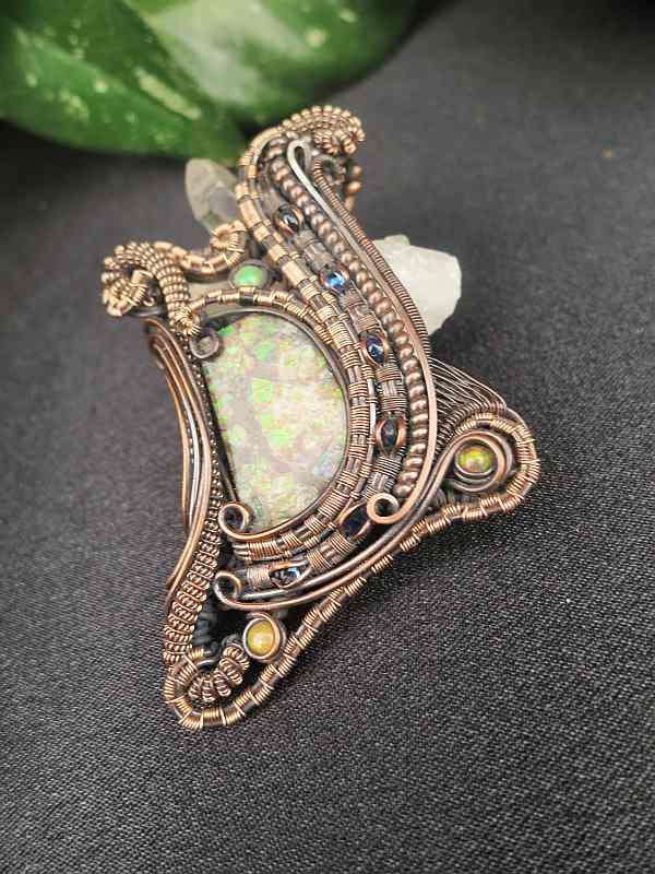 Ammolith-Medaillon SunayLaLuna Halbedelsteinschmuck