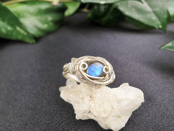 Labradorite-Ring Semipreciousstonejewelry SunayLaLuna