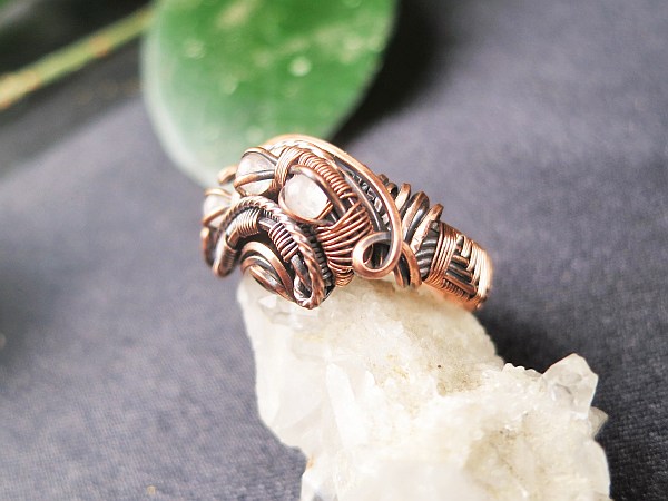 SunayLaLuna Moonstone-ring Exclusivejewelry Moonstonejewelry