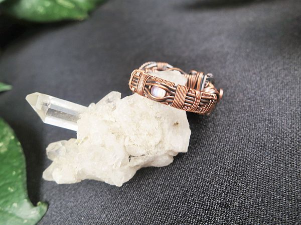 SunayLaLuna Moonstone-ring Exclusivejewelry Moonstonejewelry