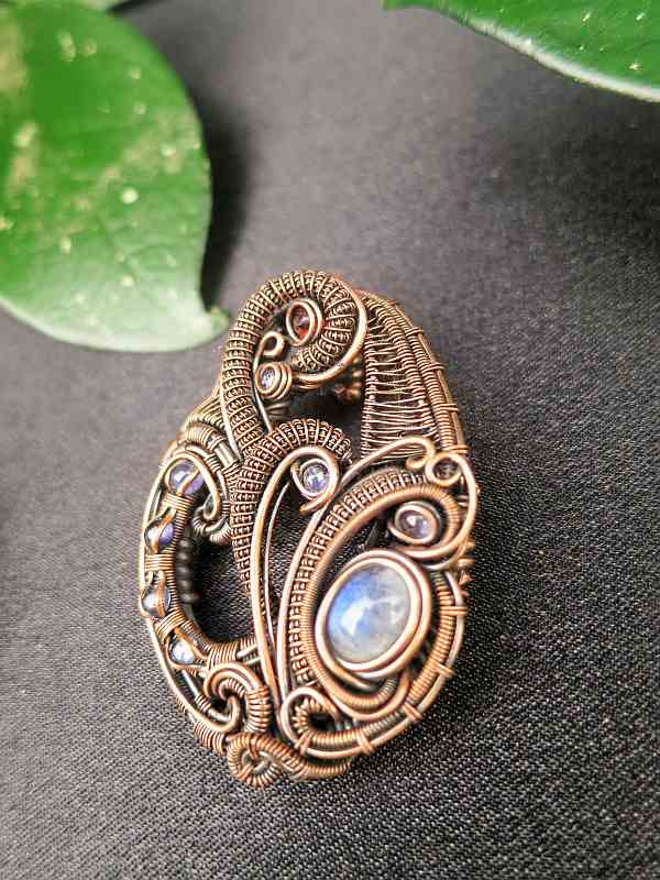 Moonstone-medallion SunayLaLuna Exclusivejewelry