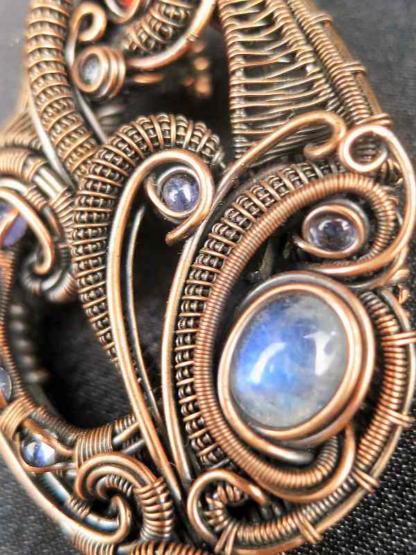 Moonstone-Medallion Exclusivejewelry SunayLaLuna