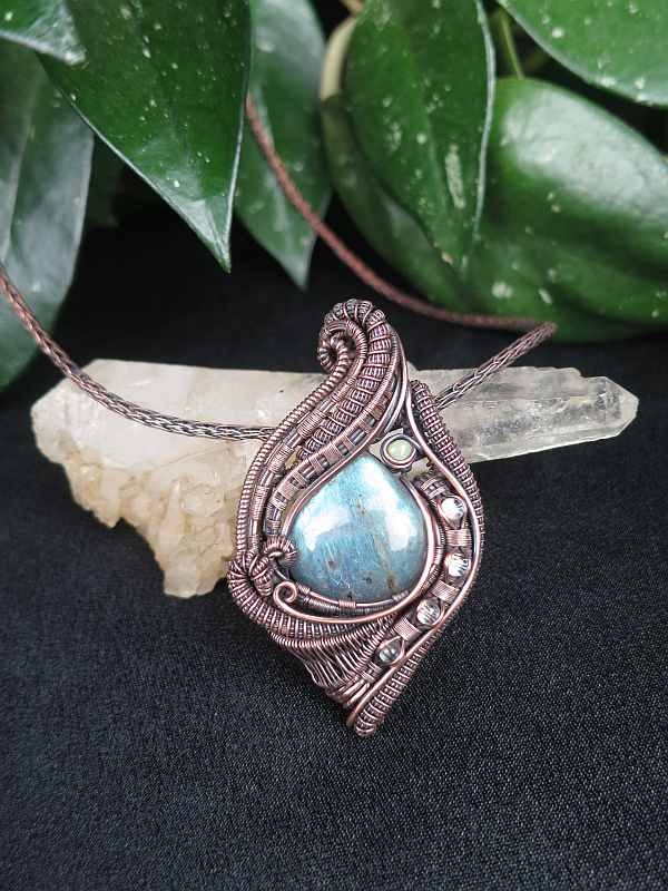 Labradorite-Medallion Exclusivejewelry Labradoritjewelry