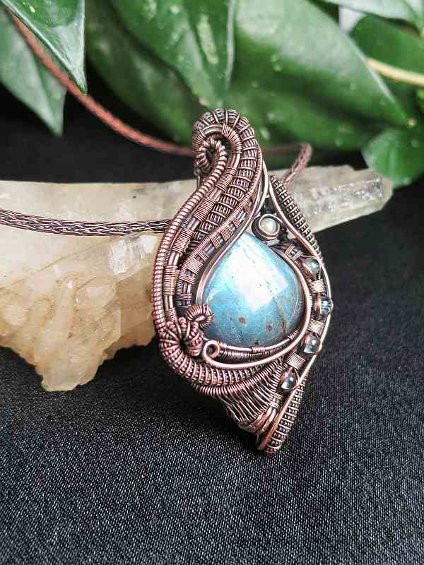 Labradorite-Medallion Exclusivejewelry Labradoritjewelry