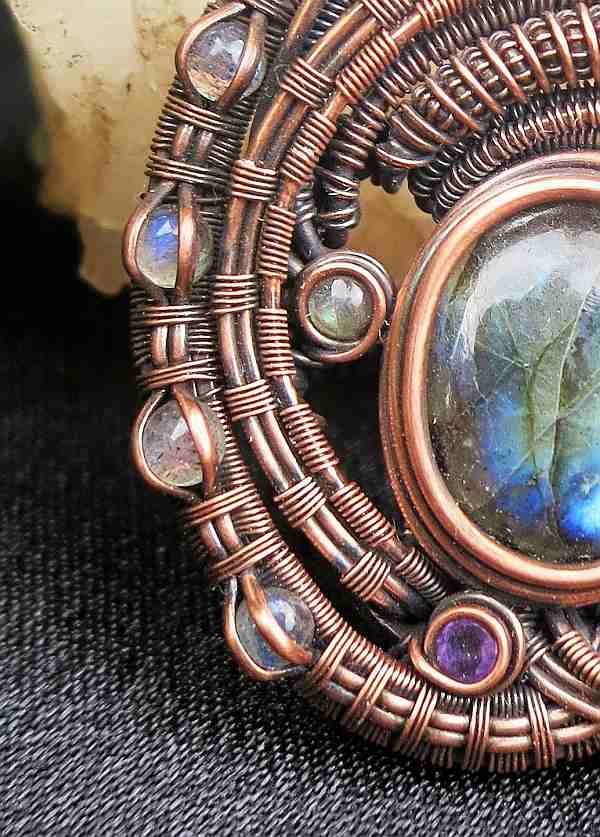 labradorite-medallion-jewelrydesign sunaylaluna