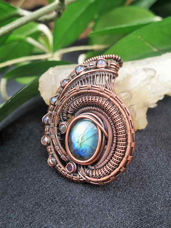 Labradorite-Medallion Jewelrydesign SunayLaLuna