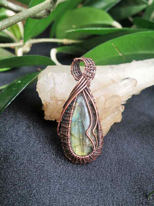 Labradorite-Pendant Jewelrydesign Semipreciousstonejewelry