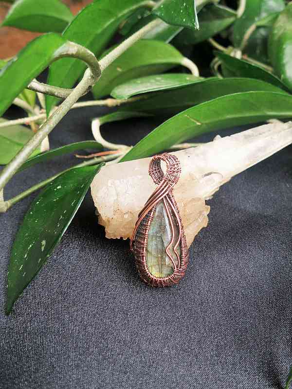 Labradorite-Pendant Jewelrydesign Semipreciousstonejewelry