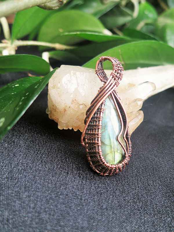 Labradorite-Pendant Jewelrydesign Semipreciousstonejewelry