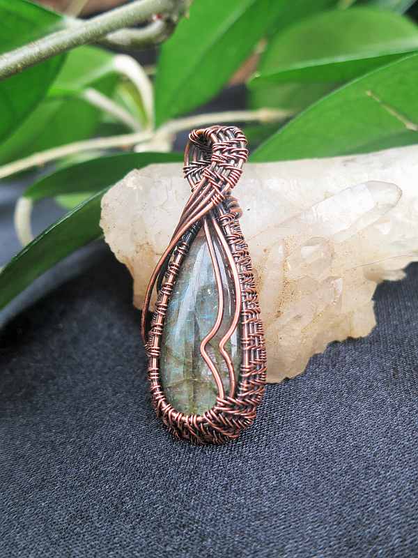 Labradorite-Pendant Jewelrydesign Semipreciousstonejewelry