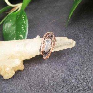 Regenbogenmondstein-Ring Exklusivschmuck Drahtschmuck