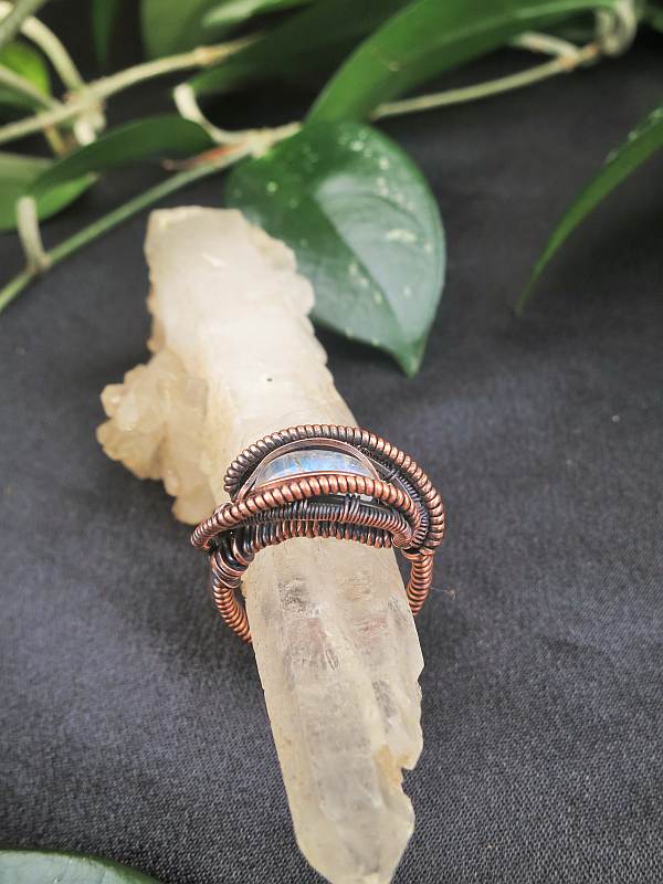 Regenbogenmondstein-Ring Exklusivschmuck Drahtschmuck