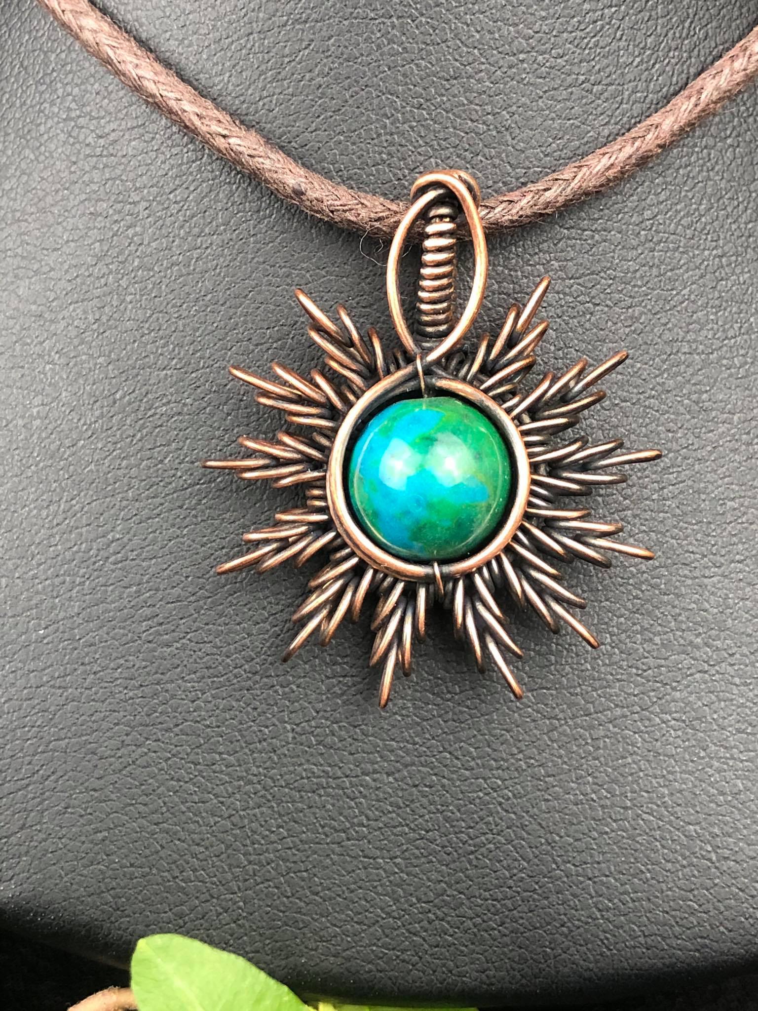 Chrysokoll-Sonnenanhänger1-Sonnenschmuck Schmuckdesign