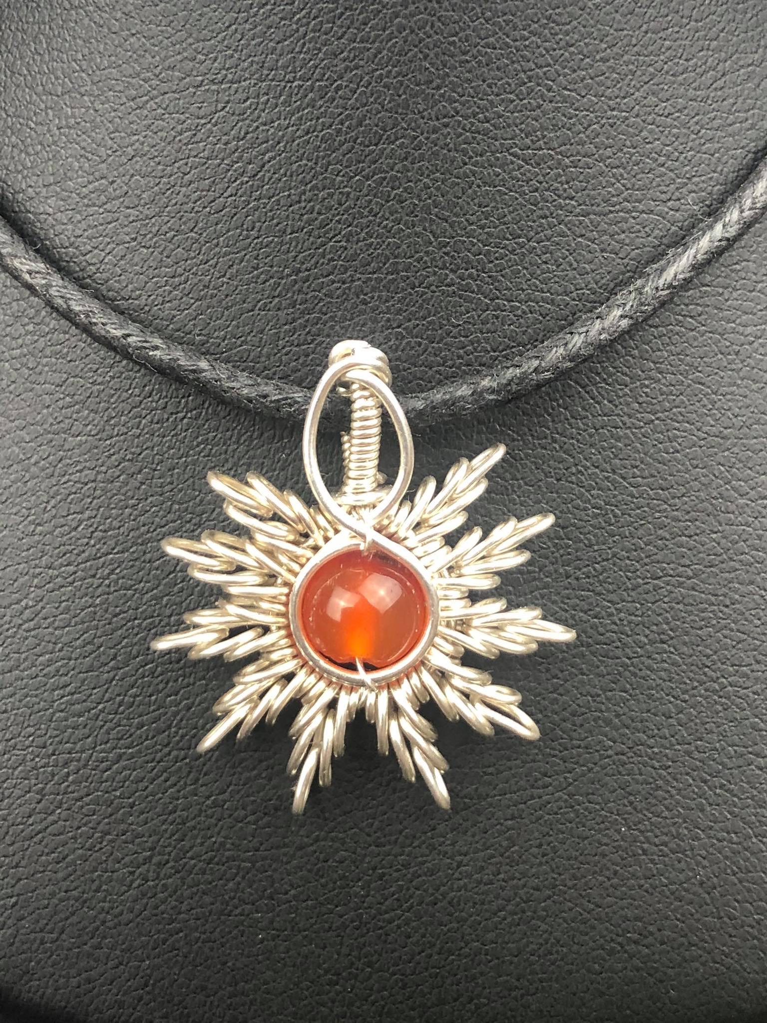 Karneol-Sonnenanhänger Karneolschmuck Schmuckdesign