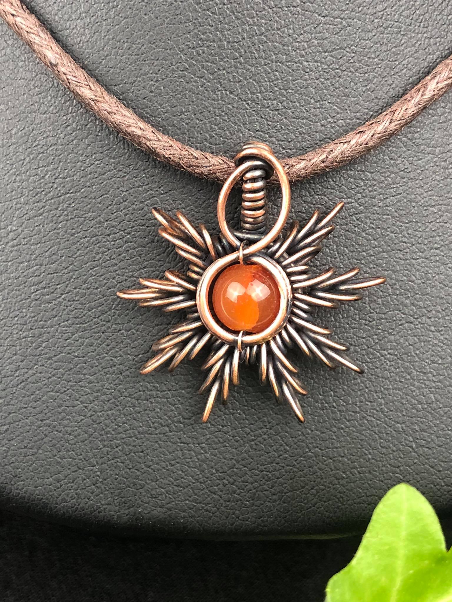 Karneol-Sonnenanhänger Sonnenschmuck SunayLaLuna