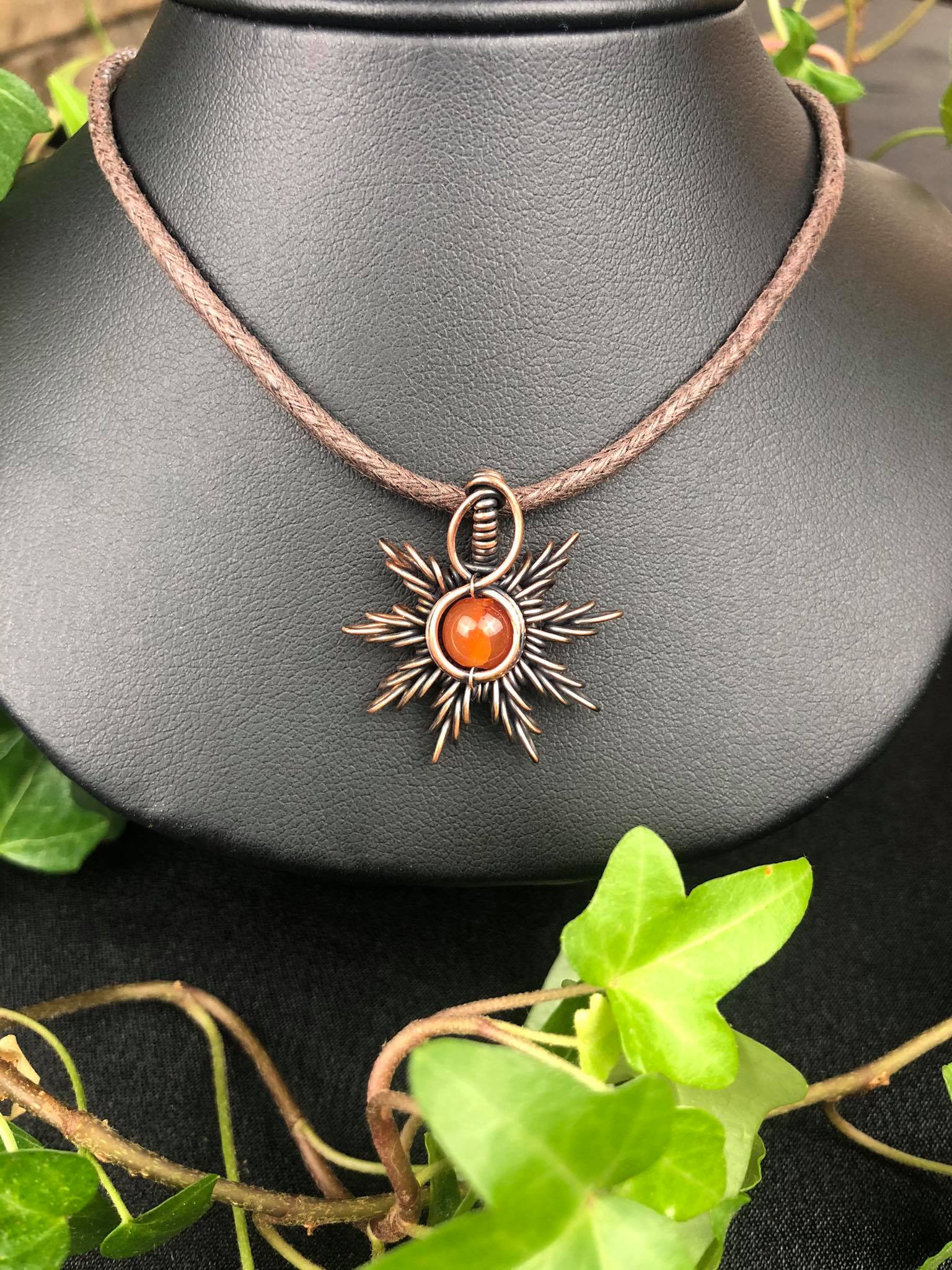 Karneol-Sonnenanhänger Sonnenschmuck SunayLaLuna