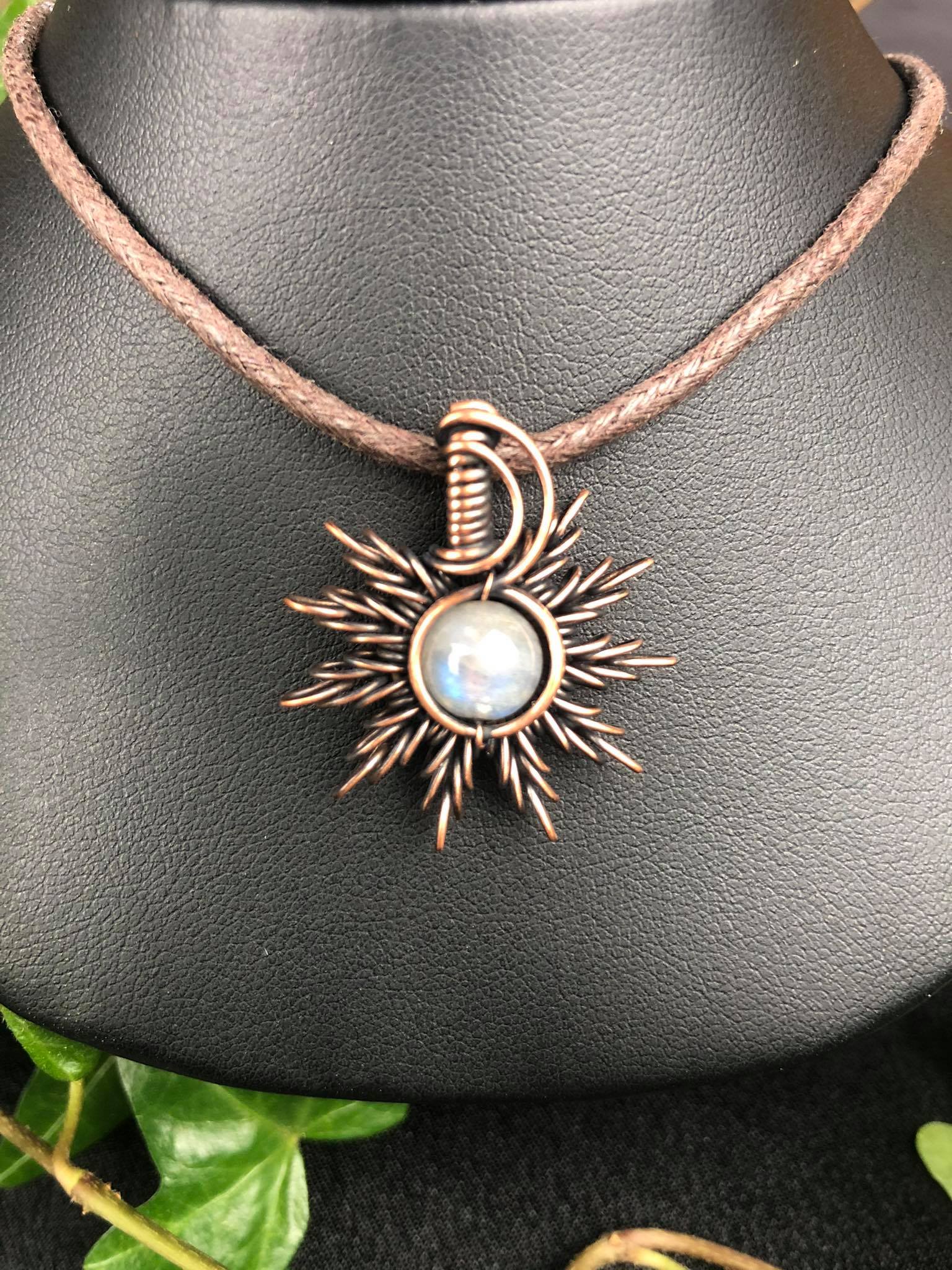 Labradorit-Sonnenanhänger Sonnenschmuck SunayLaLuna