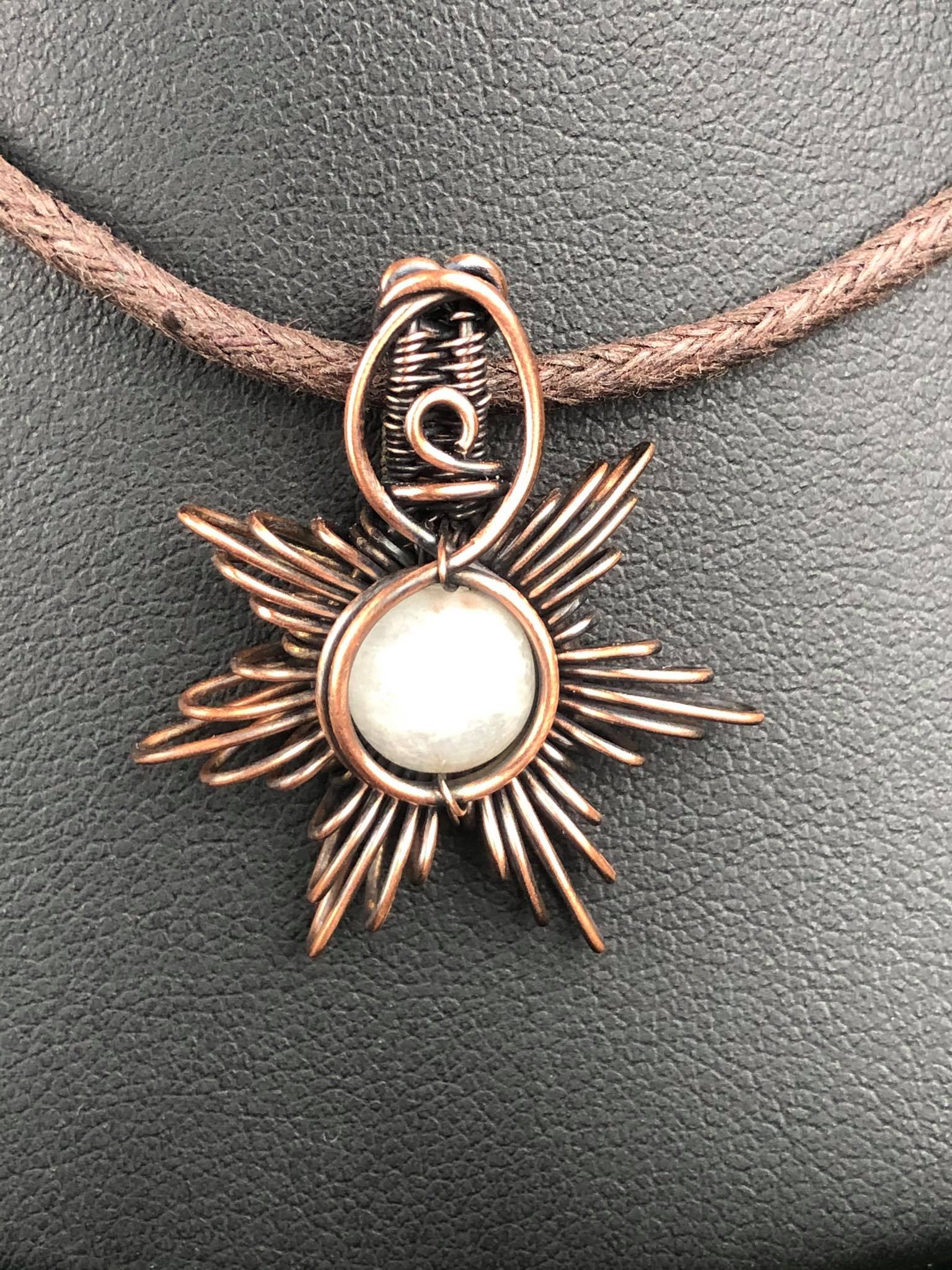 Regenbogen-Mondstein-Sonnenanhänger Schmuckdesign SunayLaLuna