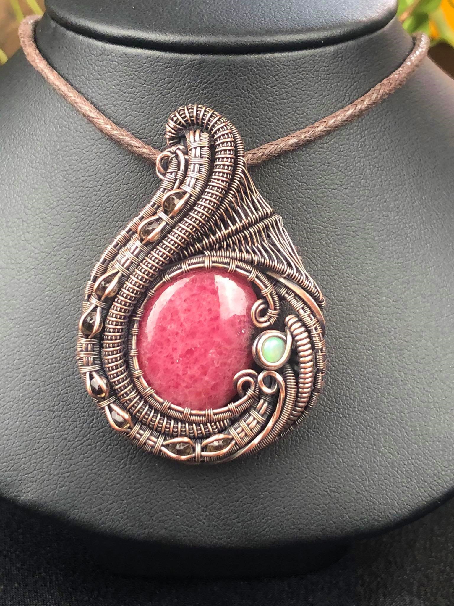 Rhodonit-Medaillon Halbedelsteinschmuck SunayLaLuna