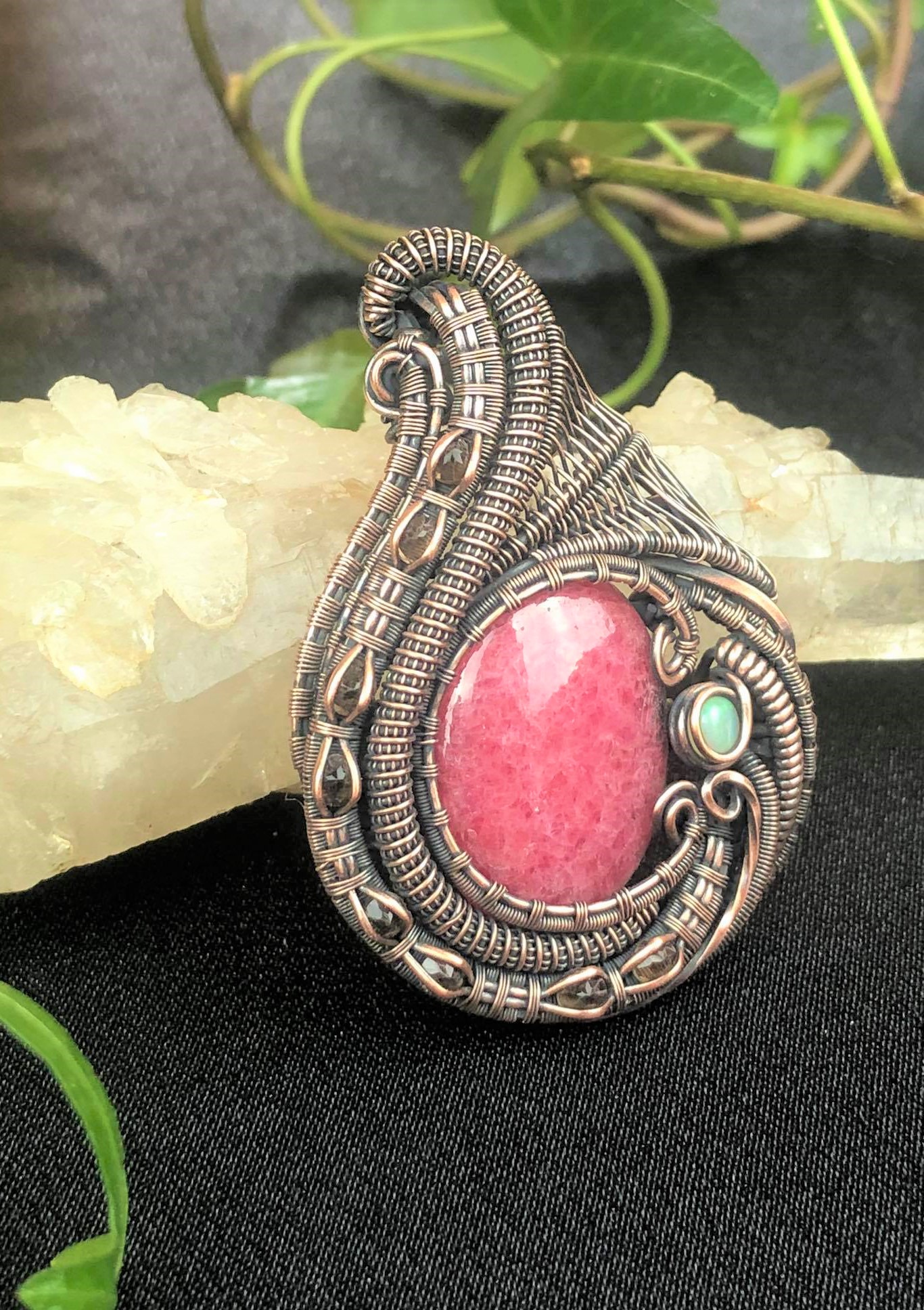 Rhodonit-Medaillon Halbedelsteinschmuck SunayLaLuna