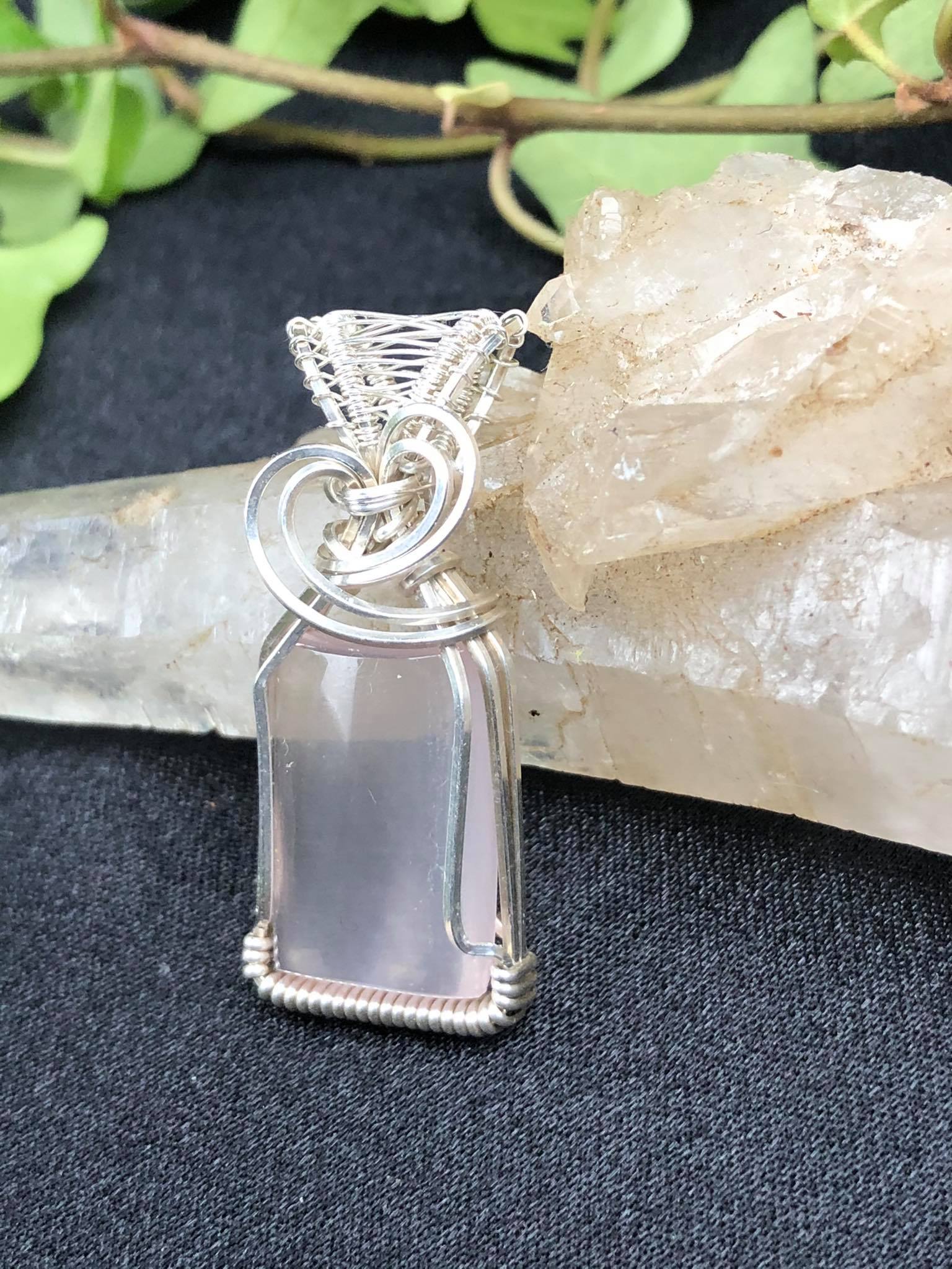 Rosenquarz-Anhänger Kollektion "Pure" Schmuckdesign
