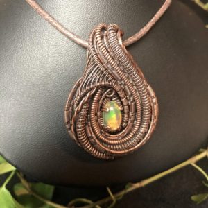 ÄthiopischerOpal-Medaillon Headywirewrap Schmuckdesign