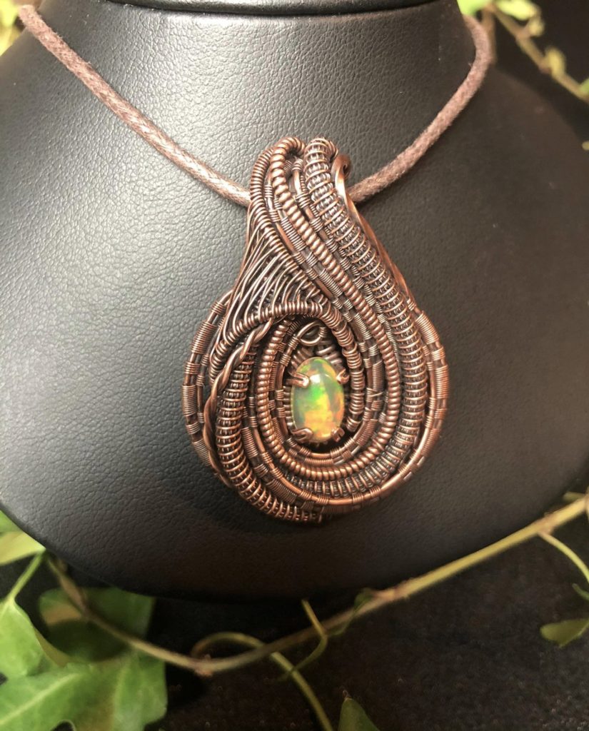 EthiopianOpal-Medaillon Headywirewrap Jewelrydesign