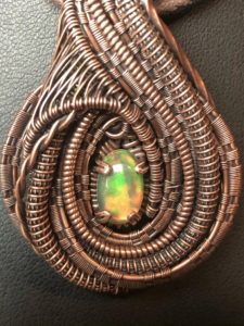 ÄthiopischerOpal-Medaillon Headywirewrap Schmuckdesign