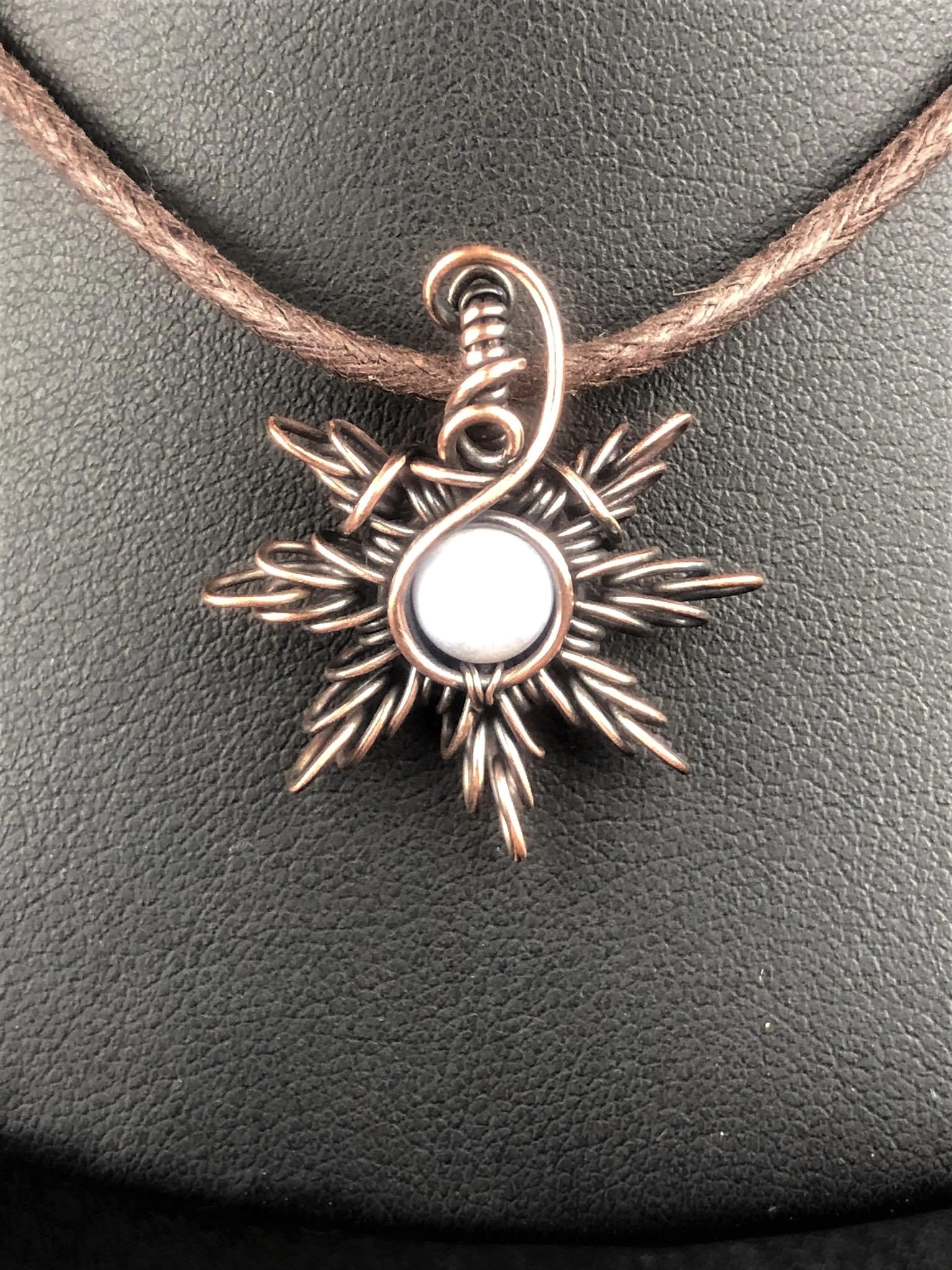 Chalcedon-Sonnenanhänger Sonnenschmuck Schmuckdesign