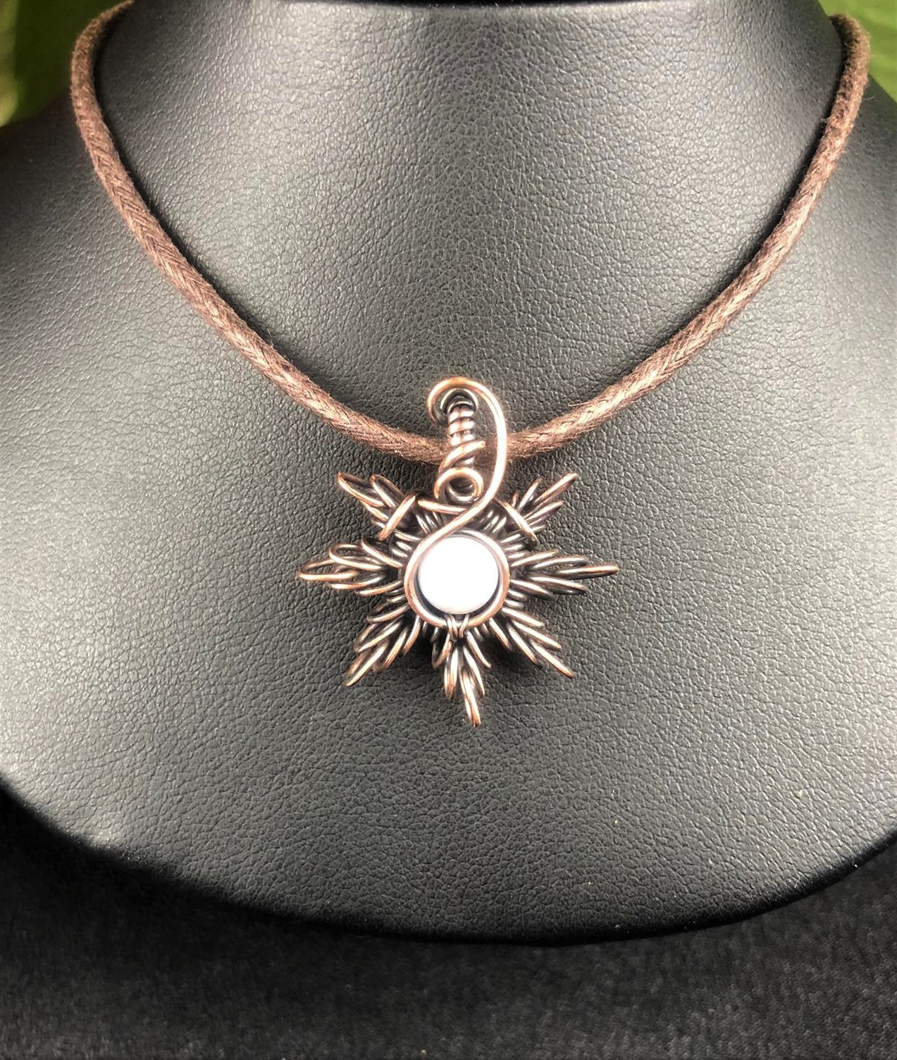 Chalcedon-Sonnenanhänger Sonnenschmuck Schmuckdesign
