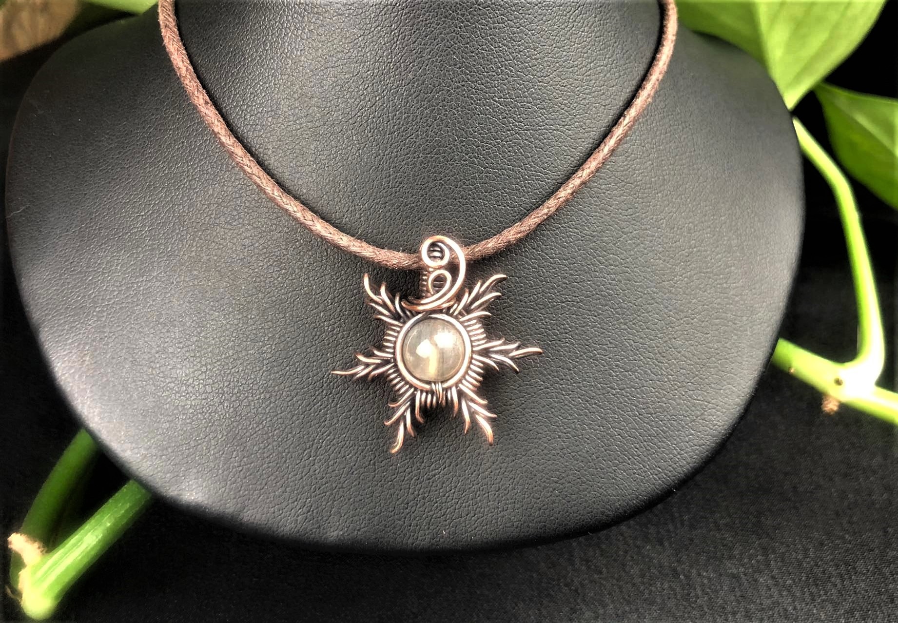 SunayLaLuna Labradorite-Sunpendant-Jewelrydesign
