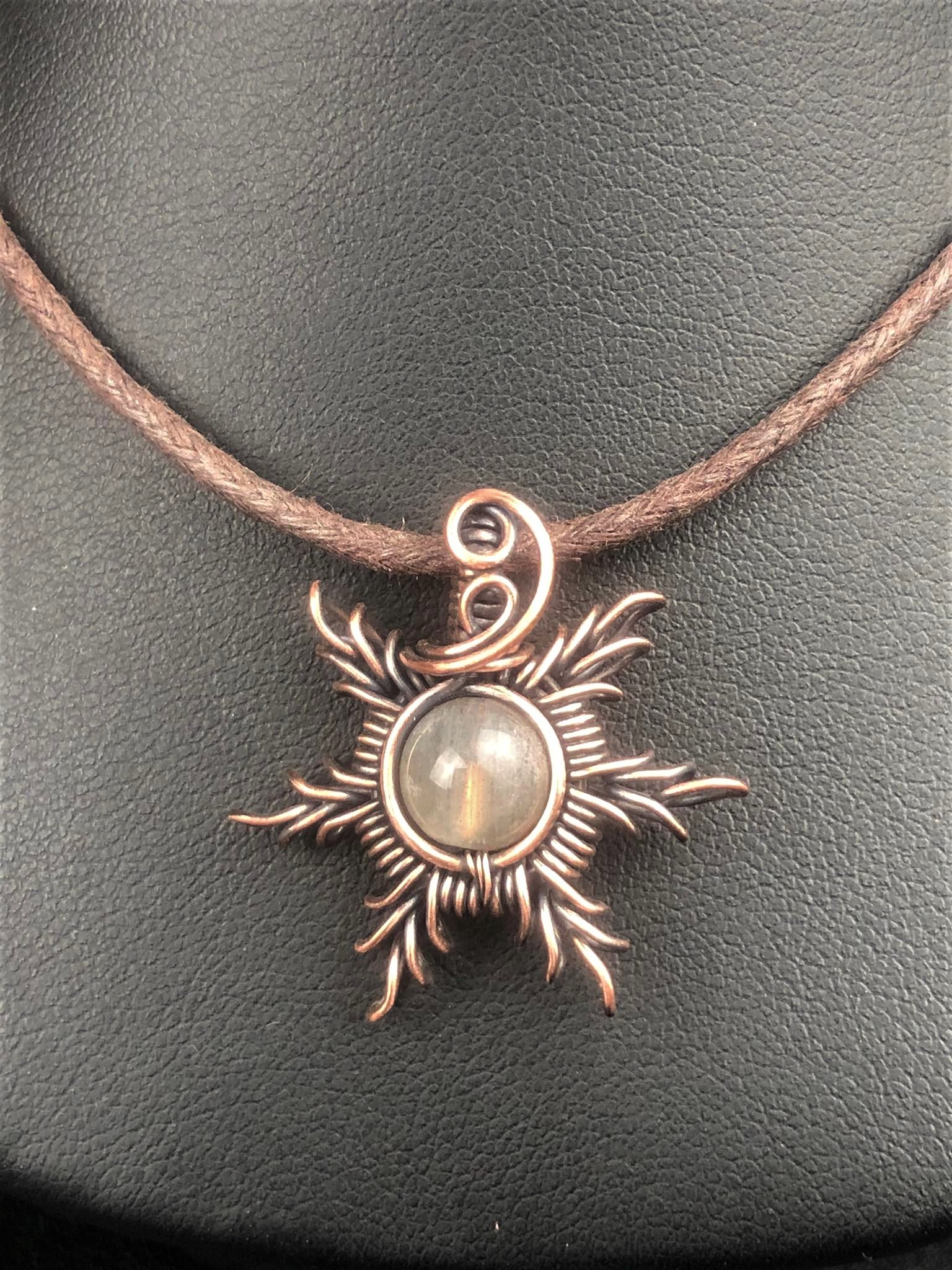 SunayLaLuna Labradorite-Sunpendant-Jewelrydesign