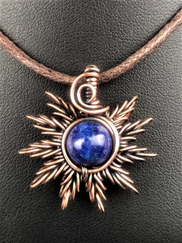 SunayLaLuna LapisLazuli-Sonnenanhänger3 Schmuckdesign