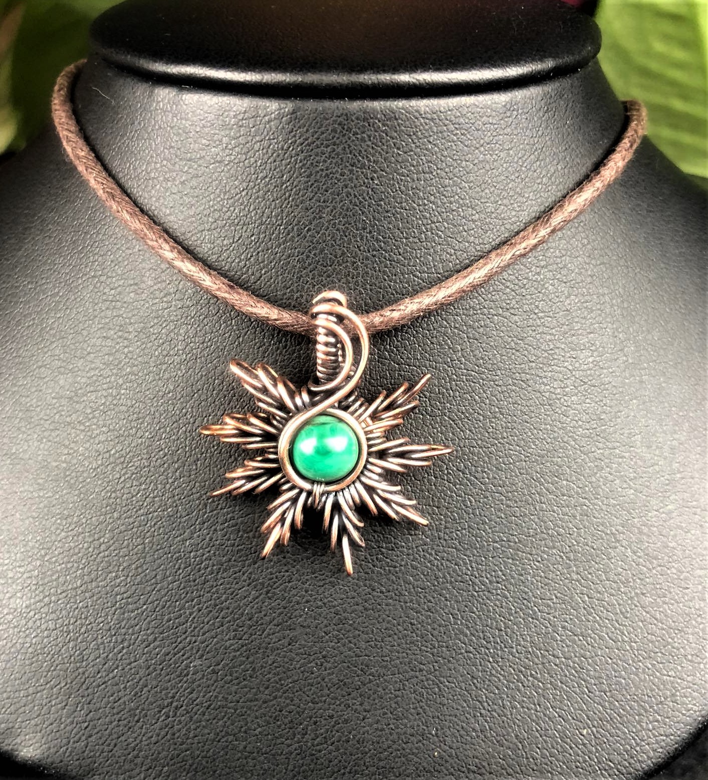 SunayLaLuna Malachite-Sunpendant1 Jewelrydesign