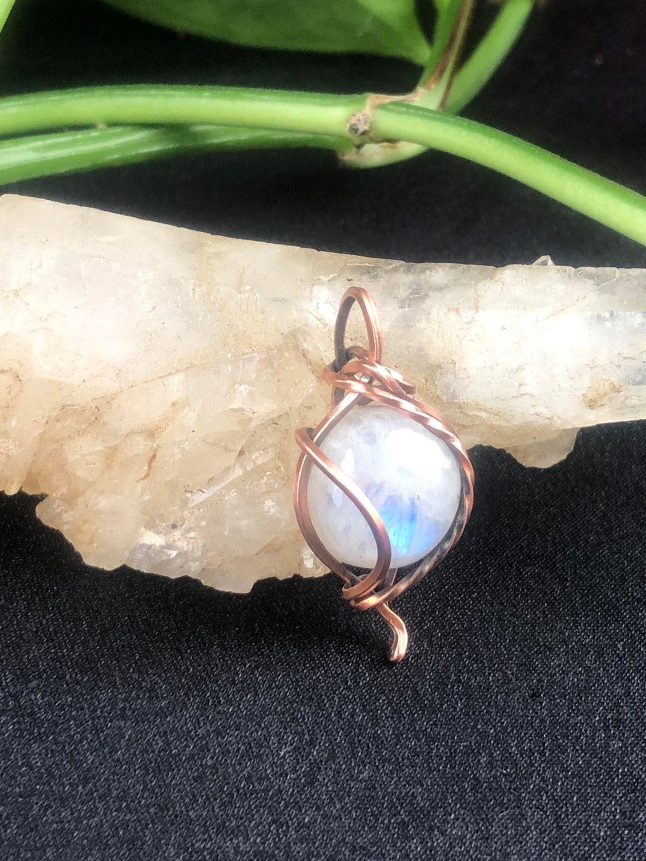 Rainbow-Moonstone-Pendant-Collection "SolidMajesty" Jewelrydesign