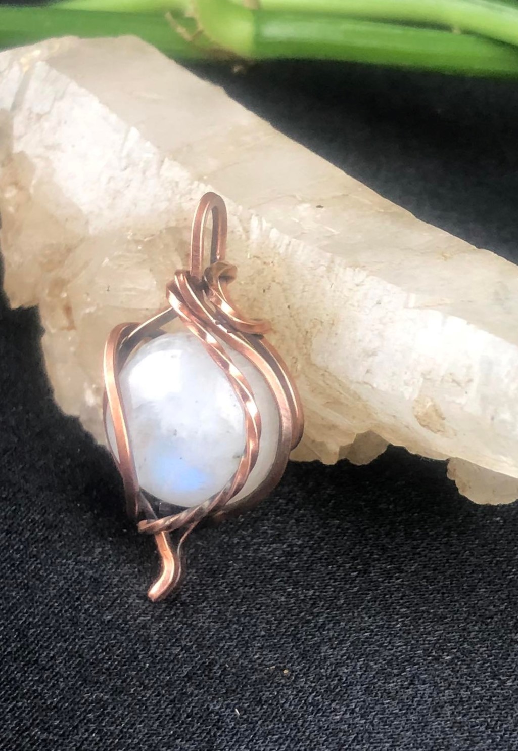 Rainbow-Moonstone-Pendant-Collection "SolidMajesty" Jewelrydesign