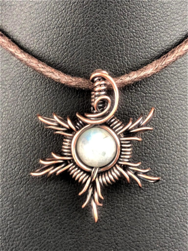SunayLaLuna Regenbogen-Mondstein-Sonnenanhänger4 Schmuckdesign