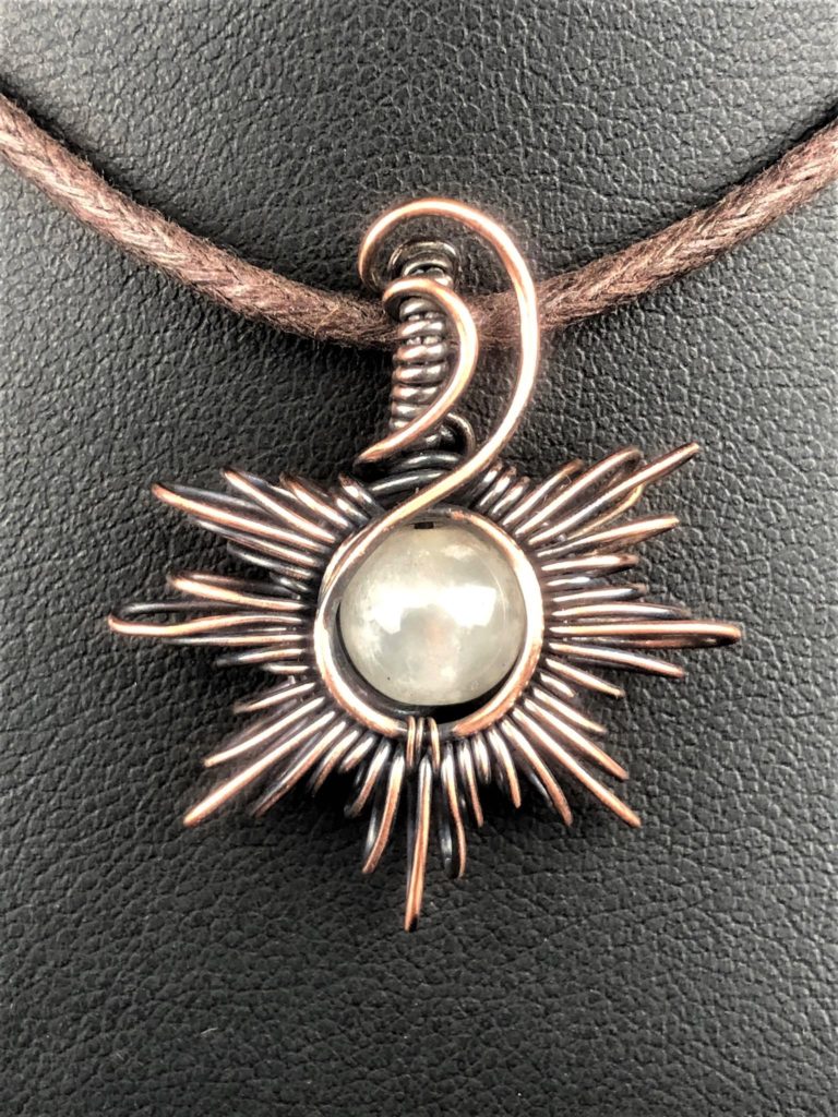 SunayLaLuna Regenbogen-Mondstein-Sonnenanhänger5 Schmuckdesign