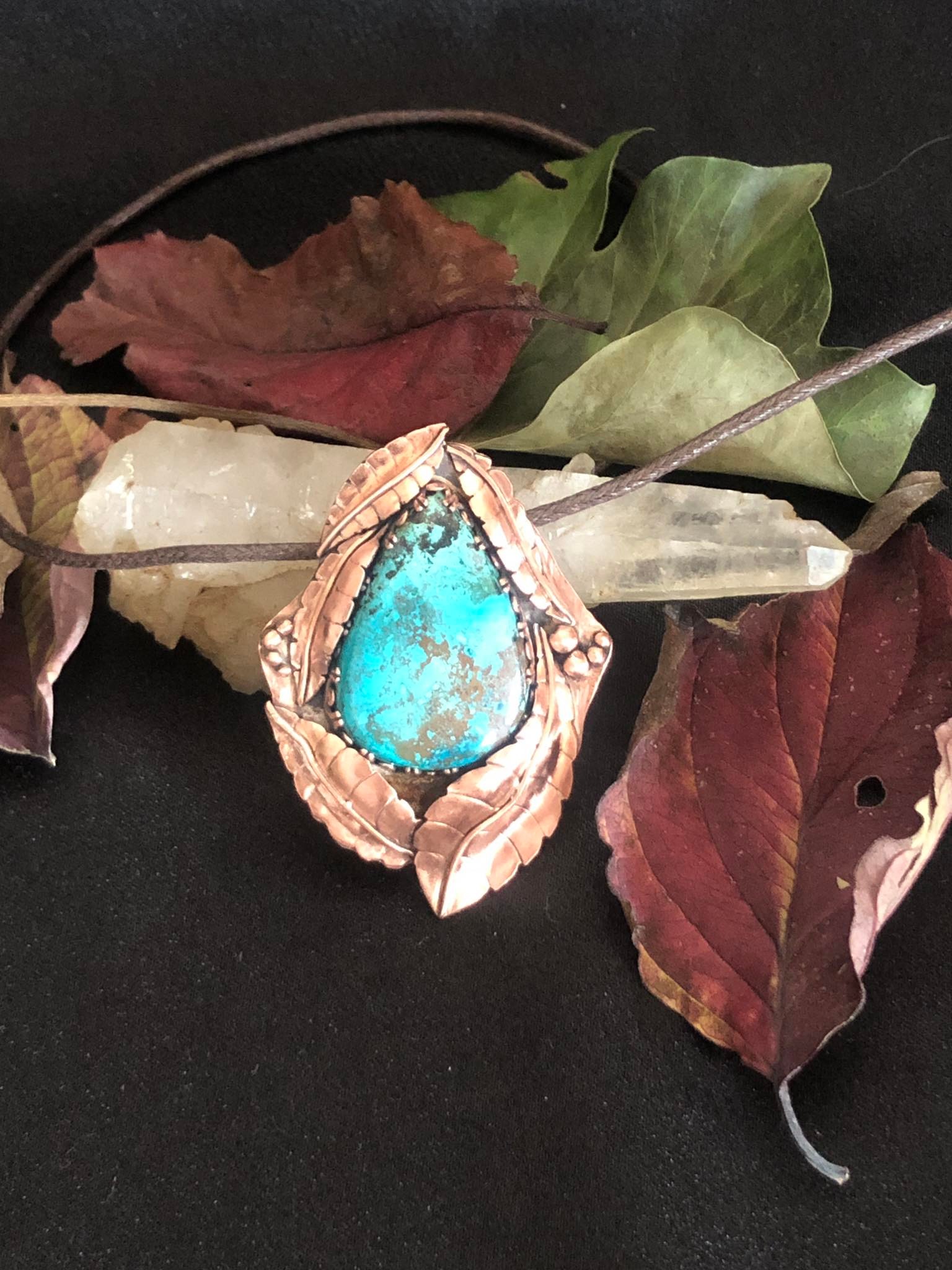 SunayLaLuna Shattuckit-Blatt-Anhänger Blattschmuck