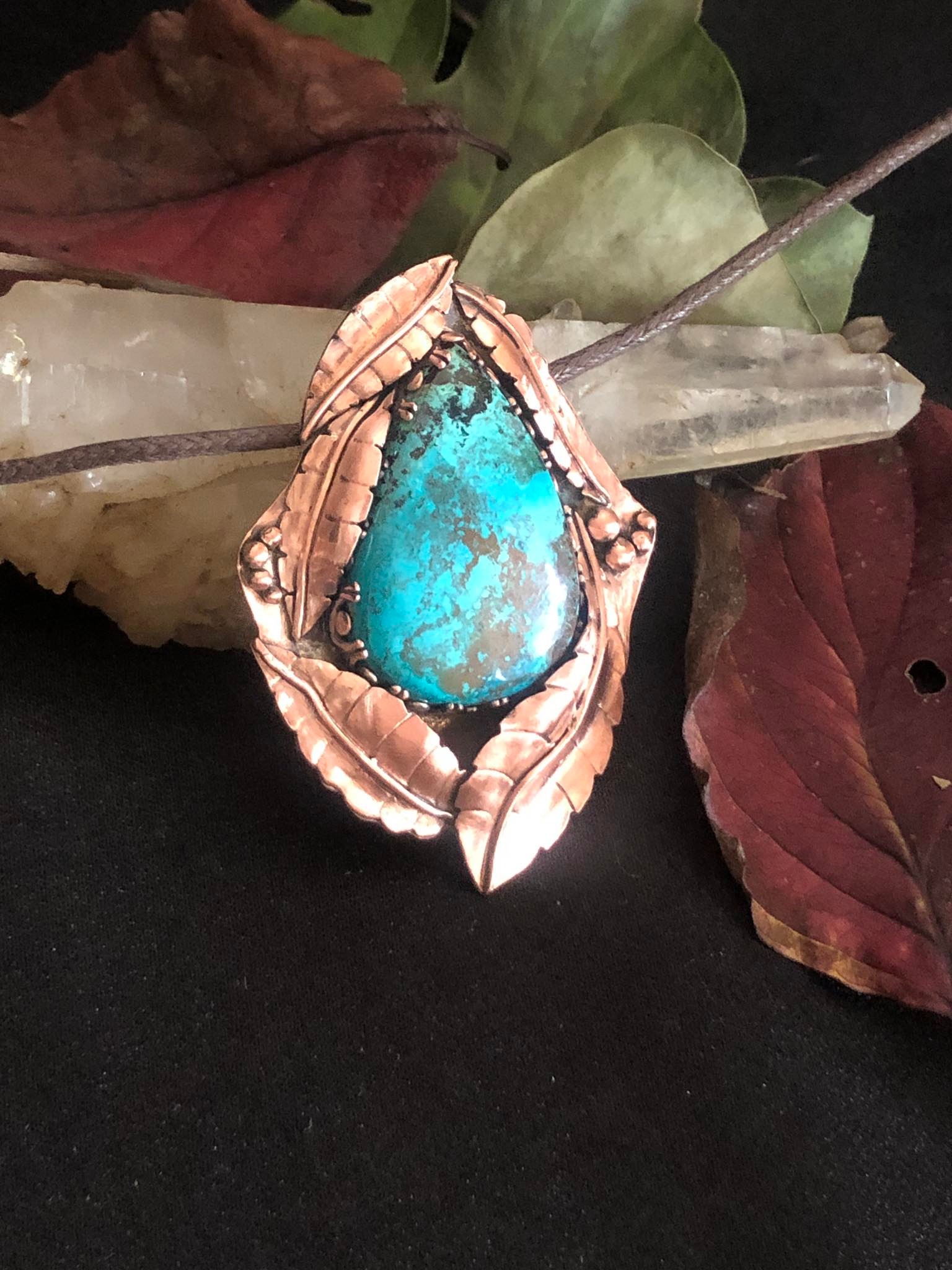 SunayLaLuna Shattuckit-Blatt-Anhänger Blattschmuck