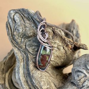 DrachenblutJaspis-Anhänger Kupferschmuck