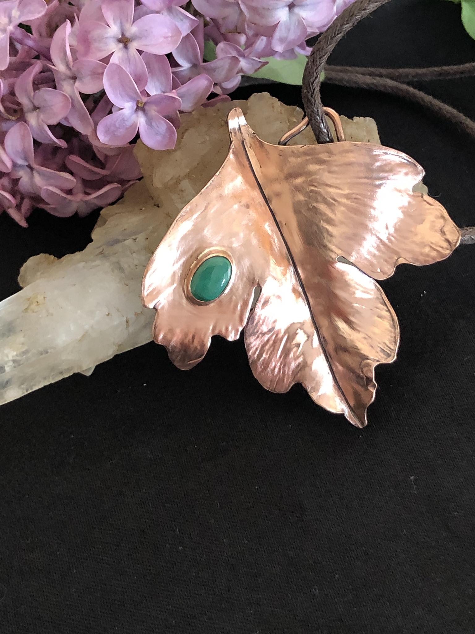SunayLaLuna Weißdornblatt-Anhänger Malachitschmuck