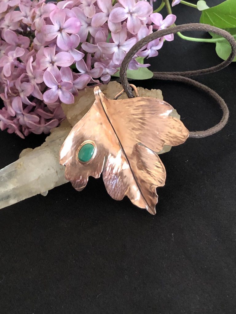 SunayLaLuna Weißdornblatt-Anhänger Malachitschmuck