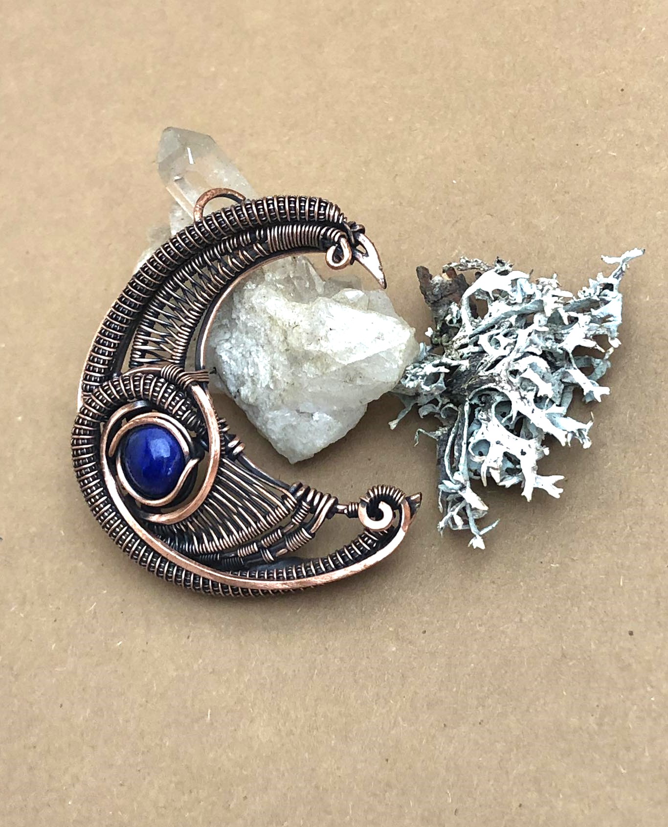 SunayLaLuna LapisLazuli-Moonpendant Selfesteem