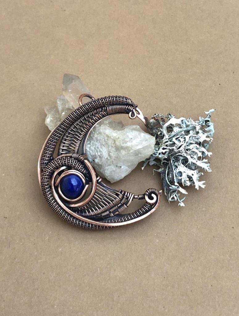 SunayLaLuna LapisLazuli-Moonpendant Selfesteem