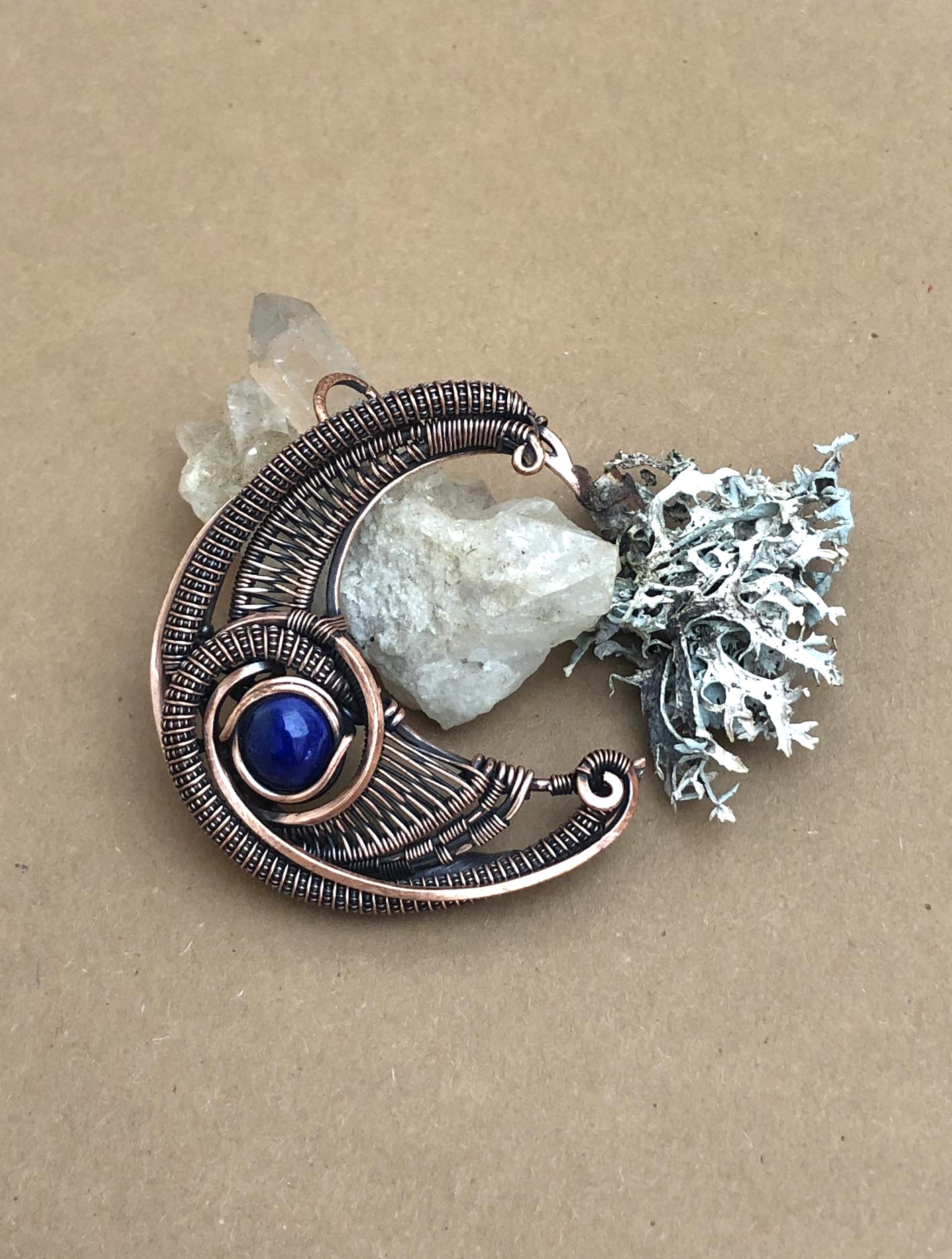 SunayLaLuna LapisLazuli-Moonpendant Selfesteem