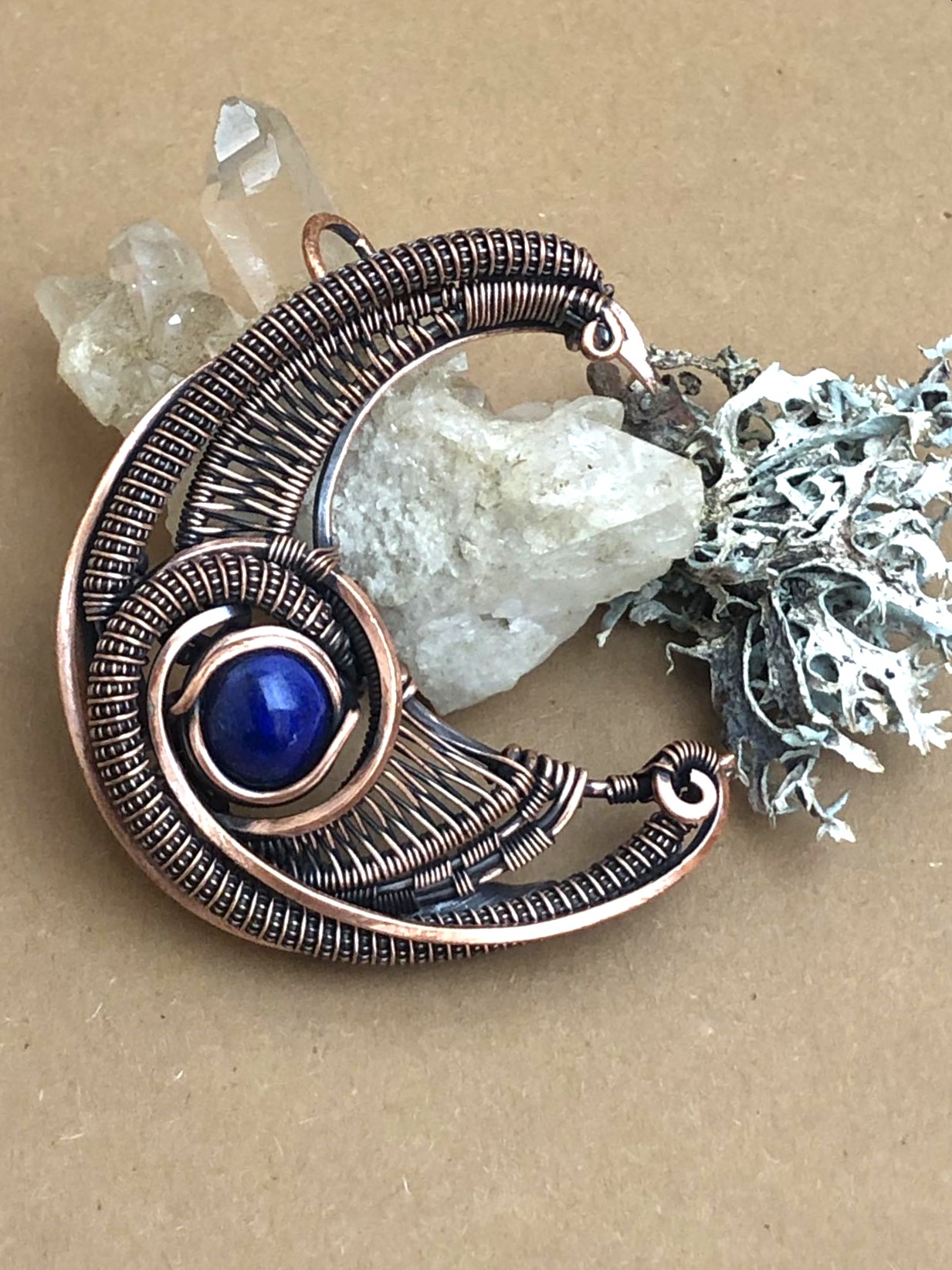 SunayLaLuna LapisLazuli-Moonpendant Selfesteem