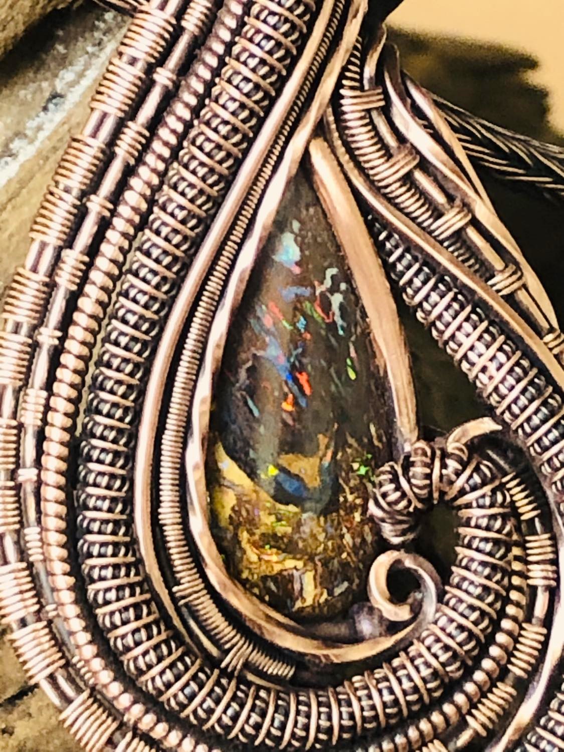 SunayLaLuna Boulderopal-Medaillon Opalschmuck