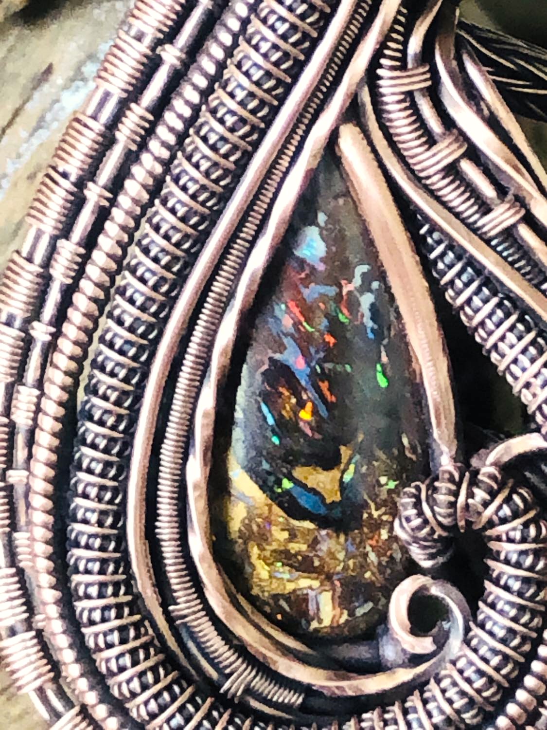 SunayLaLuna Boulderopal-Medaillon Opalschmuck