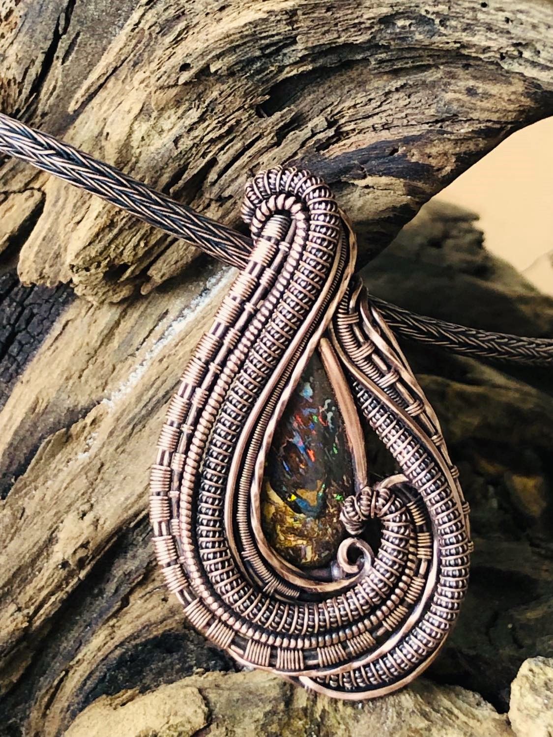 SunayLaLuna Boulderopal-Medaillon Opalschmuck